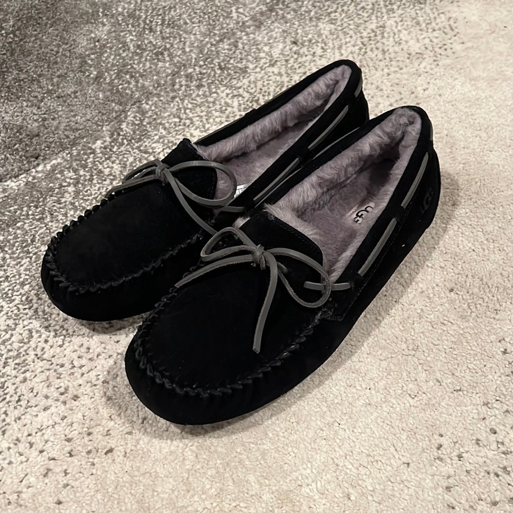 UGG Men’s black ugg slippers. Size 9M. Style: Ascot. NWT. Never worn.